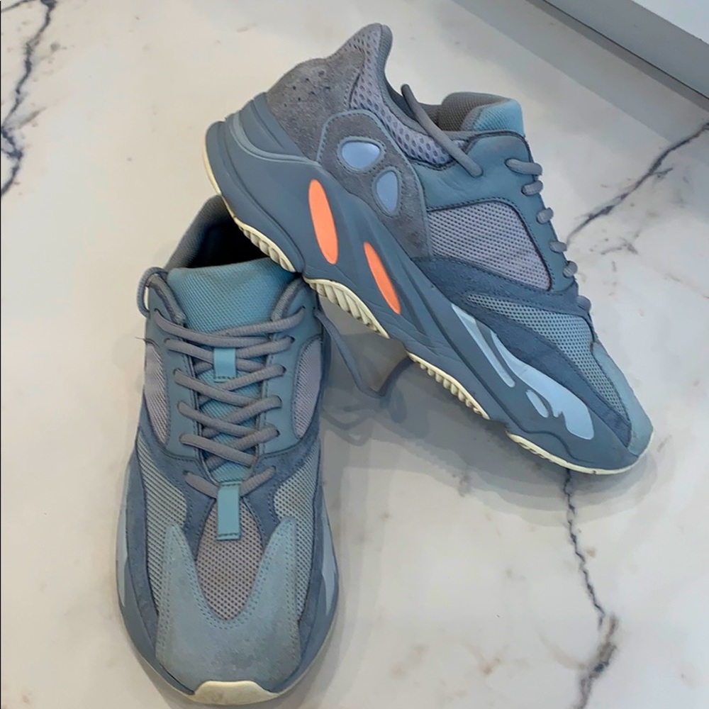 Adidas Yeezy Boost 700